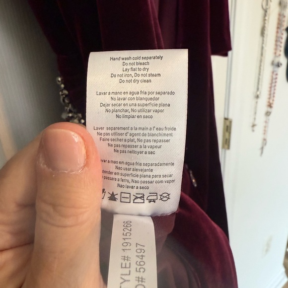 Elegant Burgundy Velvet Dress - Picture 5 of 6